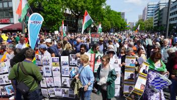 In Hamburg sind am Samstag rund 800 Menschen auf die Straße gegangen, um sich deutlich gegen Islamismus zu positionieren.