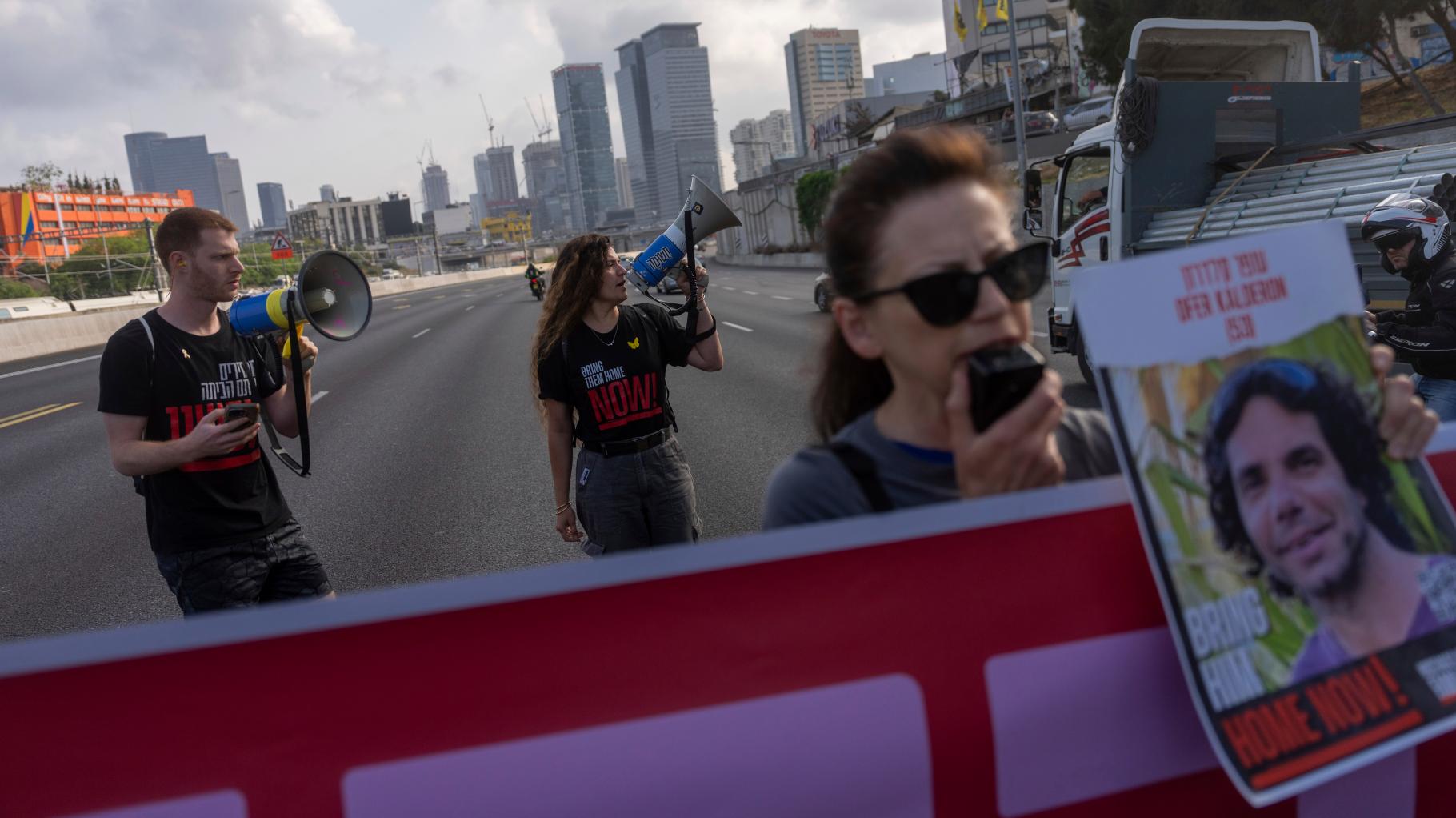 Tausende demonstrieren in Tel Aviv für Geisel-Freilassung – Druck auf Netanjahu steigt