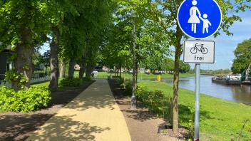 Der Gehweg am Püntkers Patt in Meppen ist wieder für die Benutzung freigegeben worden. Radfahrer dürfen hier auch fahren.