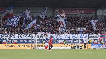 Aufruf der Kieler Fans, gegen Duesseldorf alle in blau Fussball, Herren, Saison 2023/2024, 2.BL, Holstein Kiel gegen 1.F