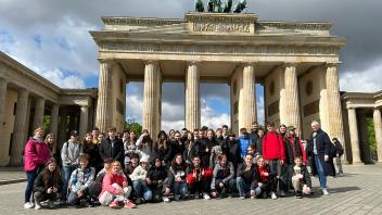 Freundschaft über Ländergrenzen: Deutsche und polnische Schüler haben im Rahmen ihrer interkulturellen Begegnung nicht nur Berlin erkundet. 