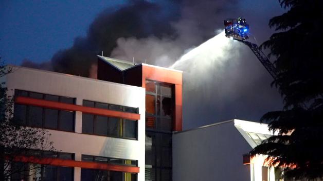 Zwei Drehleiterteams waren im Einsatz.