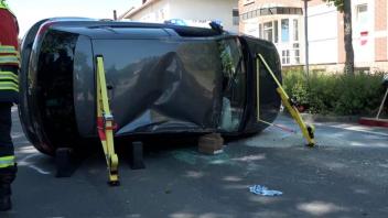 Unfall in Georgsmarienhütte: Auto überschlägt sich auf Sutthauser Straße