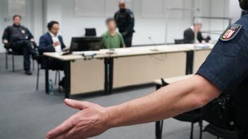 Defendant Ibrahim A (background, C) waits at the courtroom for the continuation of his trial on May 2, 2024 in Itzehoe, northern Germany. German prosecutors in April 2023 charged the man with two counts of murder over a knife attack on a train in Brokstedt, northern Germany, in January 2023 that killed two teenagers. Several other passengers were injured in the rampage. The suspect allegedly went on the stabbing spree on January 25, 2023 on a train travelling between the northern cities of Hamburg and Kiel. (Photo by Marcus Brandt / POOL / AFP) / GERMAN COURT REQUESTS THAT THE FACE OF THE DEFENDANT MUST BE MADE UNRECOGNISABLE