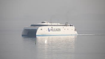 Molsliniens superfaerge Express 4 ankommer til Aarhus havn soendag den 24 februar 2019 Express 4 k