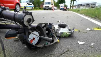 Heftiger Aufprall: Motorradfahrer bei Unfall in Hilter nur leicht verletzt