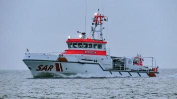 Seenotretter retten Bernsteinsucher vor Nordsee-Flut