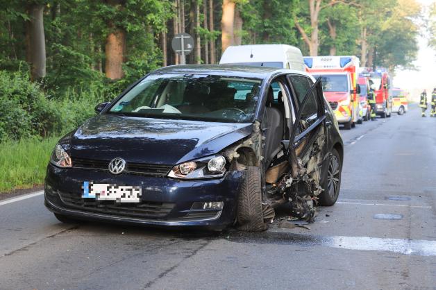 Schwerer Unfall bei Hemdingen Laster kracht in