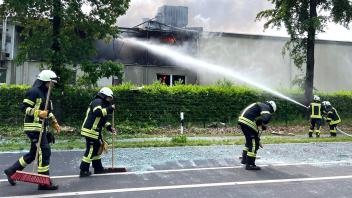 Großeinsatz für die Feuerwehren in Geeste-Dalum: Im Trocknungswerk hat sich eine Explosion ereignet.