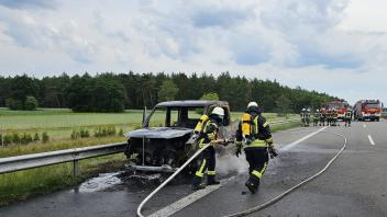 Ein Transporter ist auf der A31 in der Nähe von Haren komplett ausgebrannt.