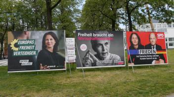 Feature / Symbol: Wahlplakate 05/24 thg Wahlplakate in Bielefeld im Mai 2024 zur Europawahl am 09. Juni 2024 Deutschland