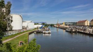 Umbaumaßnahmen im Osnabrücker Hafen: So arbeitet der schwimmende Bagger