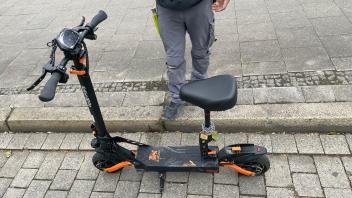 Die Polizei Osnabrück hat am Mittwoch einen E-Scooter-Fahrer kontrolliert und seinen kleinen Roller aus dem Verkehr gezogen.