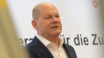 Bundeskanzler Scholz besucht Agentur für Arbeit in Potsdam