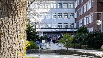  GMHütte/Harderberg: #Symbolfoto_Nachdrehe Franziskus-Hospital - ist die Warteliste für Krebspatienten inzwischen abgebaut?. 17.04.2023. 