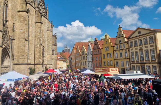 Tausende feiern ausgelassen beim CSD in Osnabrück