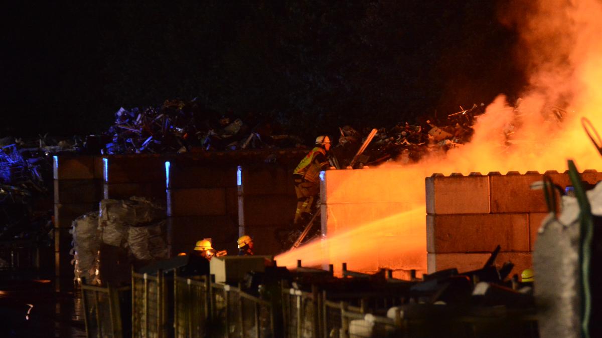 Erneut Brand auf Recyclinghof Reinbek Elektroschrott fängt Feuer