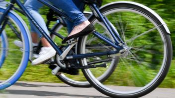 Radfahren ist für viele Emsländer das liebste Hobby. Nun soll das Radwegenetz in der Region durch mehr Sitzgelegenheiten attraktiver werden.