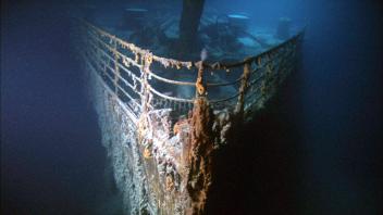 GHOSTS OF THE ABYSS, Titanic s bow, 2003. Walt Disney/Courtesy: Everett Collection Walt Disney Co./Courtesy Everett Coll