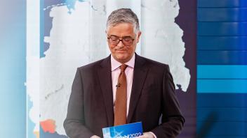 Matthias Fornoff, Journalist und Fernsehmoderator, im Wahlstudio des ZDF, 27.03.2022, Saarbrücken (Deutschland), News, P