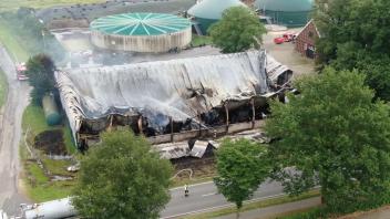 Millionenschaden: Lagerhalle in Gersten im Emsland brennt komplett nieder