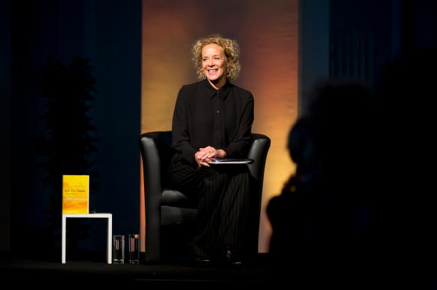 Schauspielerin Katja Riemann liest in Osnabrück „Zeit der Zäune“