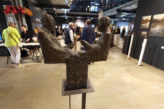 Kunst Schaffen 2024: Die schönsten Bilder der Vernissage bei Robbe ...