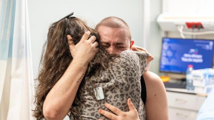 Breaking News! Vater Von Deutsch Israelischer Geisel Fordert Merz Zum Handeln – Jetzt! - p5142zy