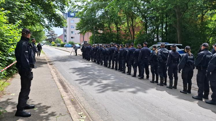 Nach Fund Einer Leiche In Niebüll: Polizei Durchsucht Wald | SHZ