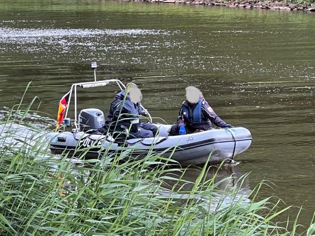 Auch auf der Ems war ein Boot im Einsatz. 