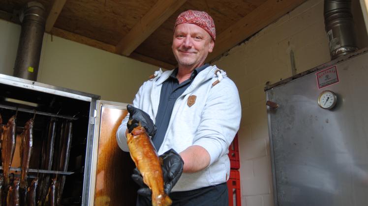 Mit Räucherfisch kämpft kleiner Laden auf Föhr um Kundschaft