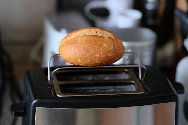 aufbackbrötchen in der mikrowelle
