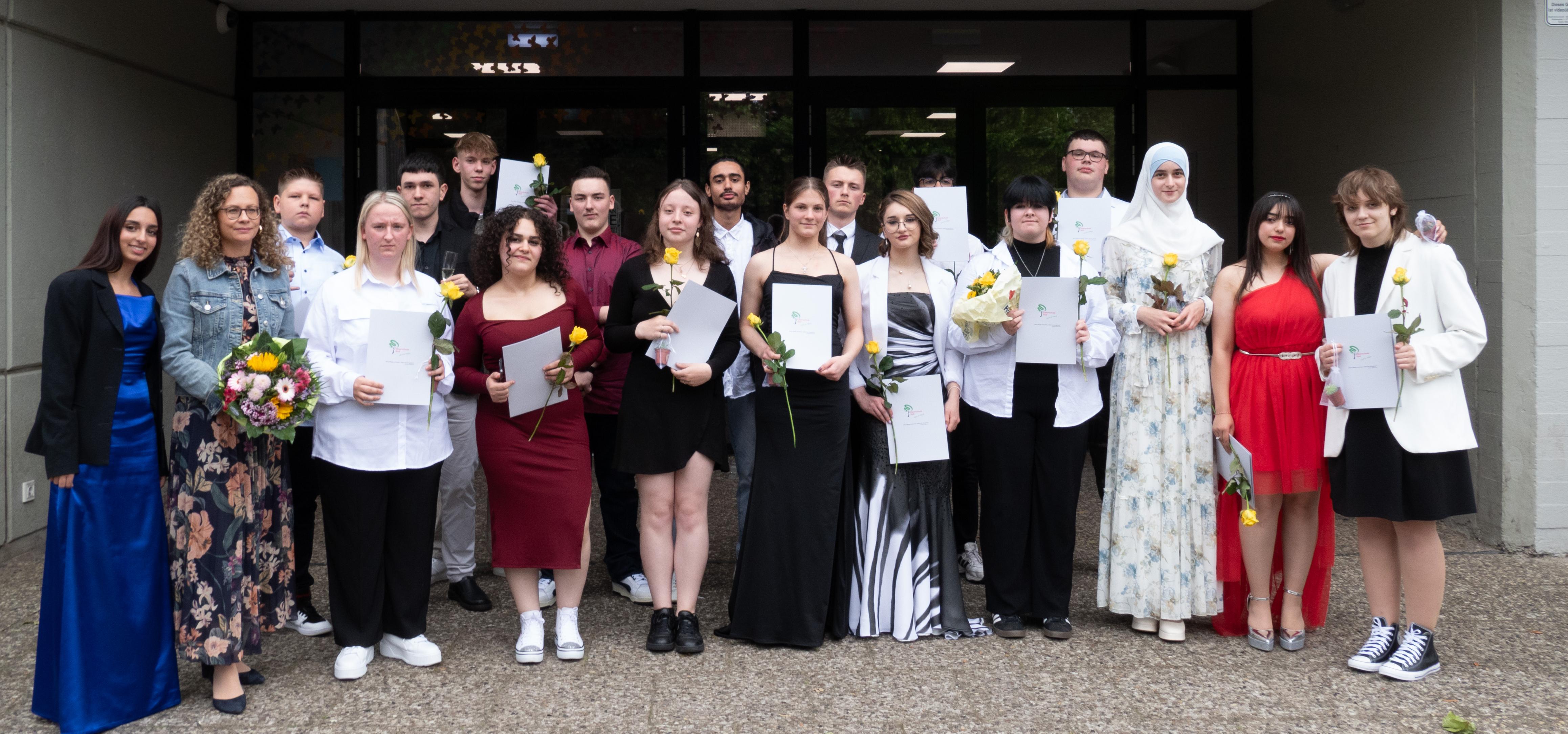 Geschenk Ausbildung Bestanden Abschluss 2024 Ansteckcharm – Silberner  Clip-On Für Absolventen, Perfektes Geschenk Anstecker Für Absolventen, image size:4633x2169