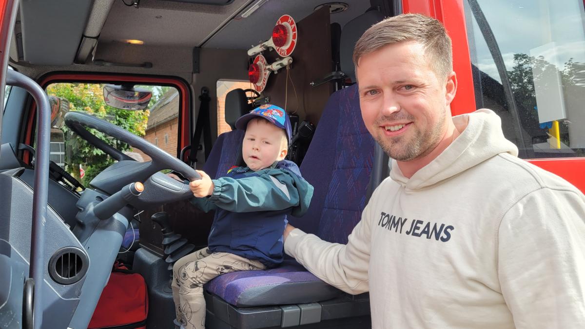 Dreijähriger leidet an seltenem Gendefekt: Spendenaufruf für Theo