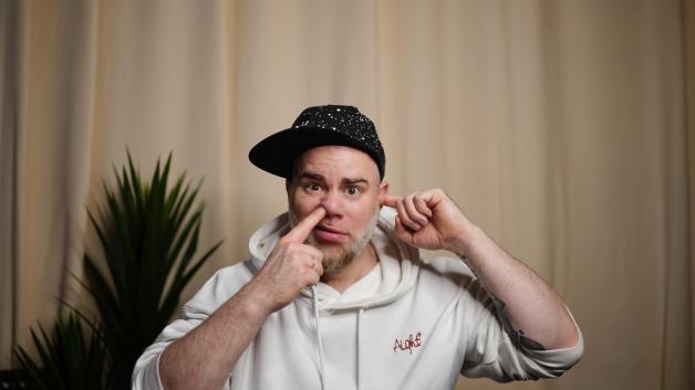 Rapper Sebó erklärt, warum unsere Haare wachsen