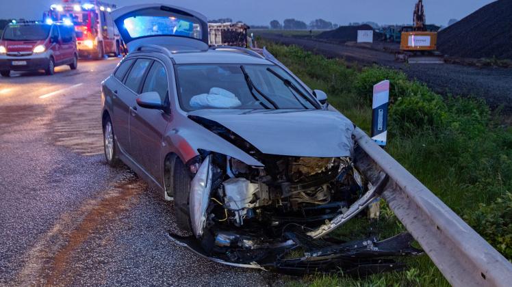 Fünf Verletzte bei schwerem Unfall auf der B207 auf Fehmarn