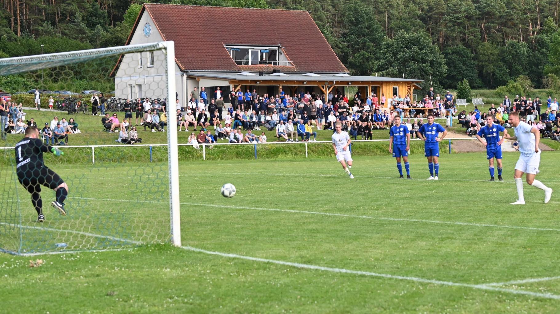 300 Zuschauer und neun Tore: Schwaaner Eintracht feiert Fußballfest