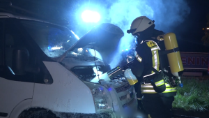 Unfall in Tecklenburg: Transporter fängt während der Fahrt Feuer