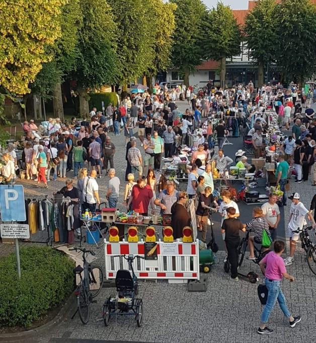 Nachtflohmarkt in Harpstedt Handeln mit der Taschenlampe