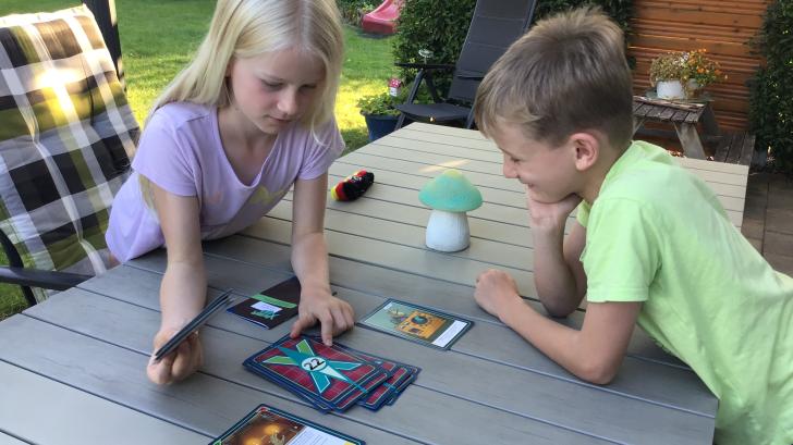 Lucie und ihr Bruder haben das Spiel „Xplorer Kids – Das Geisterhaus im Nebelmoor“ gespielt. Was sagen sie zu dem Spiel?