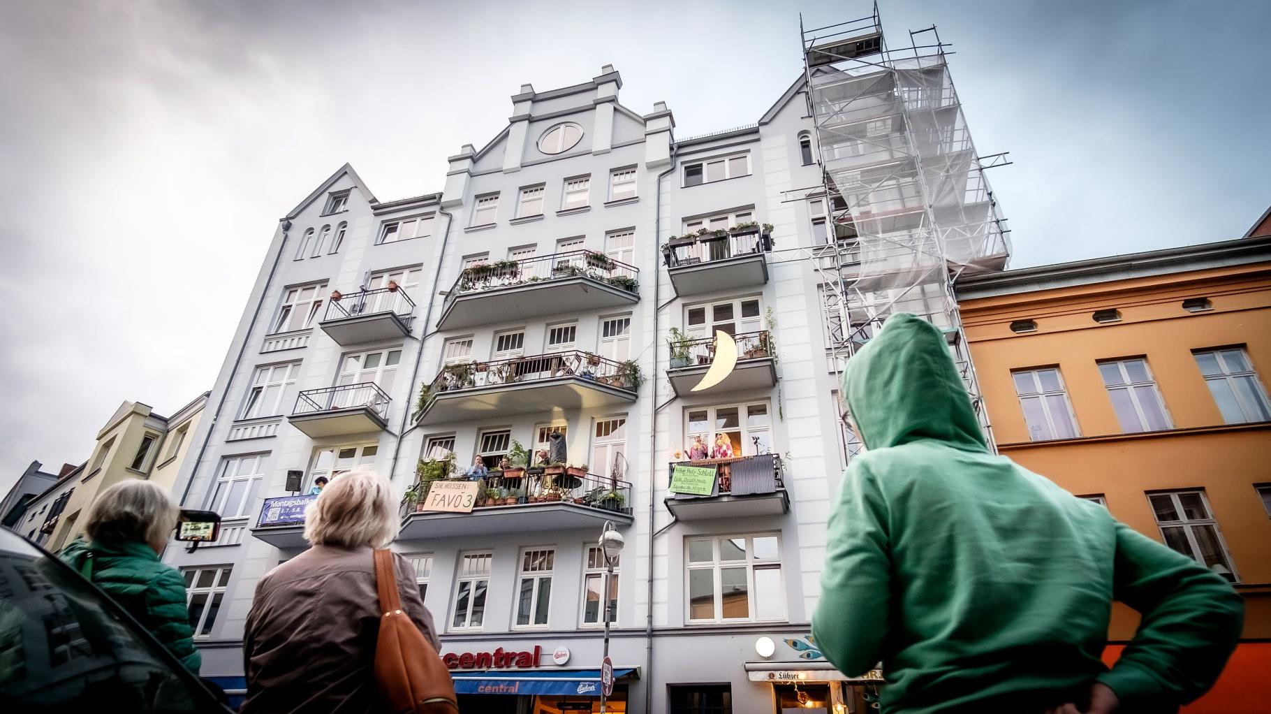 Beliebte Rostocker Veranstaltungsreihe Montagsbalkon gestartet