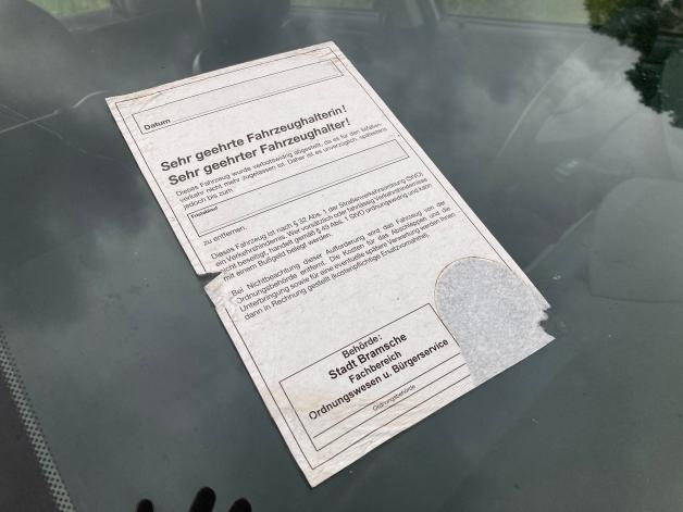 Auto Ohne Kennzeichen Ordnungsamt Melden Auto ohne Kennzeichen auf Parkplatz in Schleptrup: Was passiert?