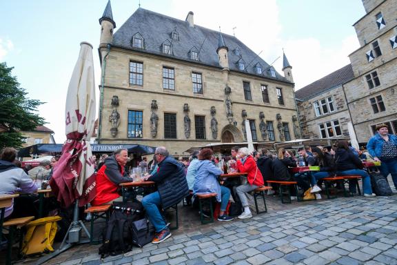 Weinsommer 2024 in Osnabrück gestartet: Bilder zeigen Atmosphäre | NOZ