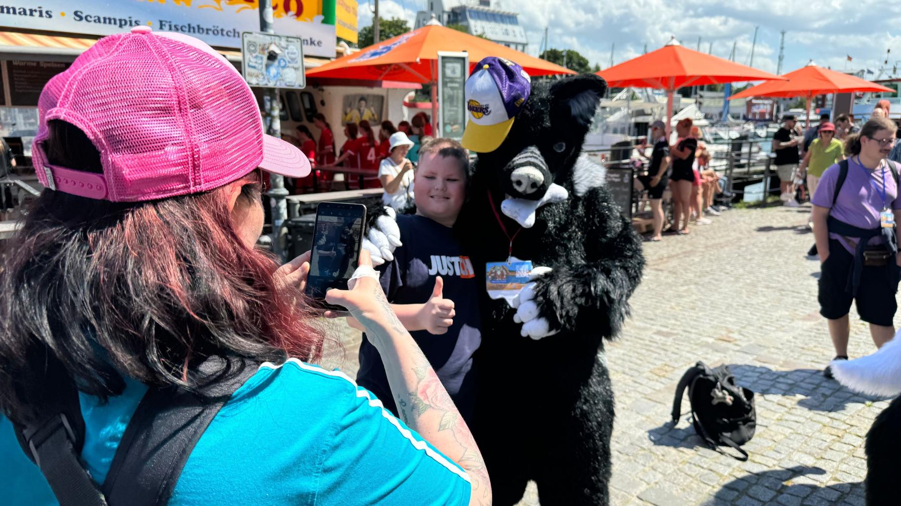 Unterwegs in Tierkostümen: Die Rostocker Warnowfluffs ziehen alle Blicke auf sich