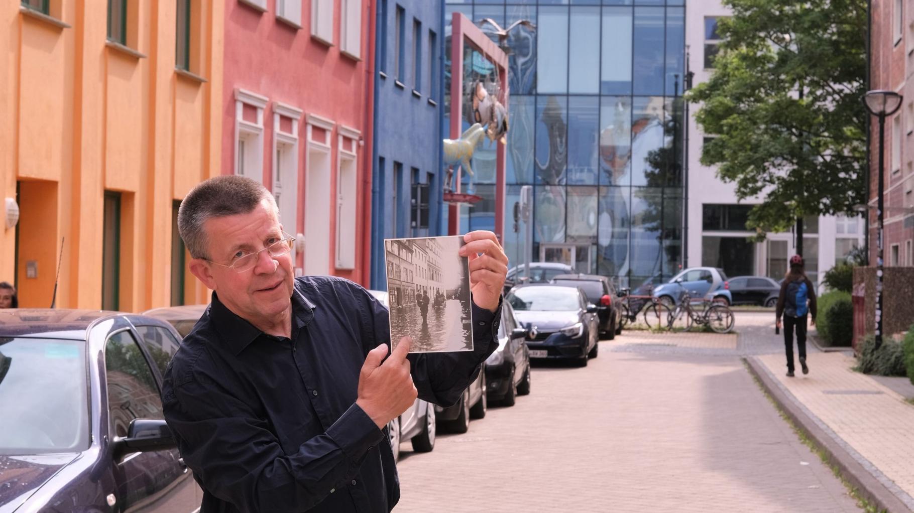 Mit Rostocker Fotograf Gerhard Weber auf den Spuren der Familie Mann wandeln