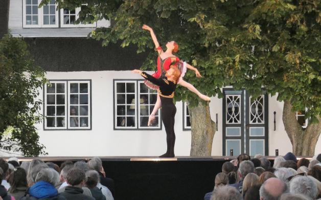 Auf demkemen-diken-hof auf sylt tritt in Dieem Jahr Erneu Das Verdensbalett auf. Auf demkemen-diken-hof auf sylt tritt in Dieem Jahr Erneu Das Verdensbalett auf.