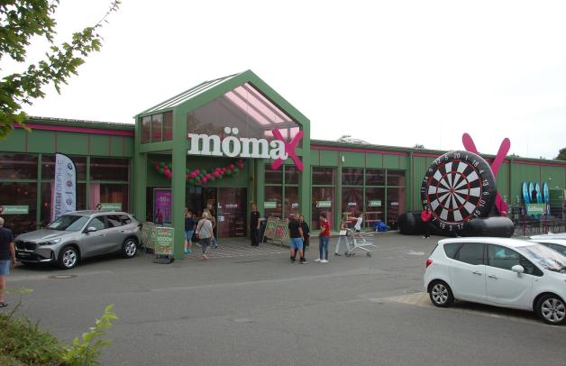 Bruce Darnell neues Möbelhaus Mömax in Schleswig