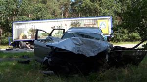Schwerer Unfall auf der B213 bei Lingen: Audi kollidiert mit LKW – beide Fahrer verletzt