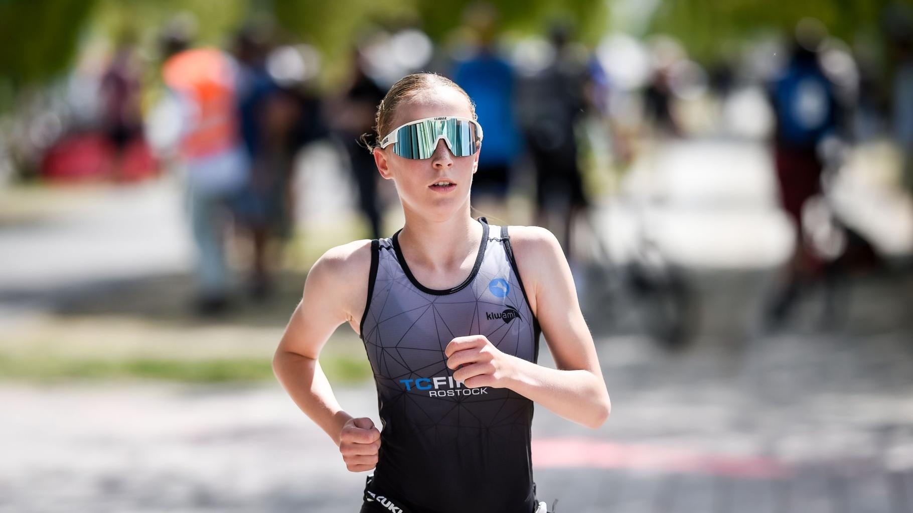 Charlotte Funk und Michael Raelert gewannen auf der Sprintdistanz