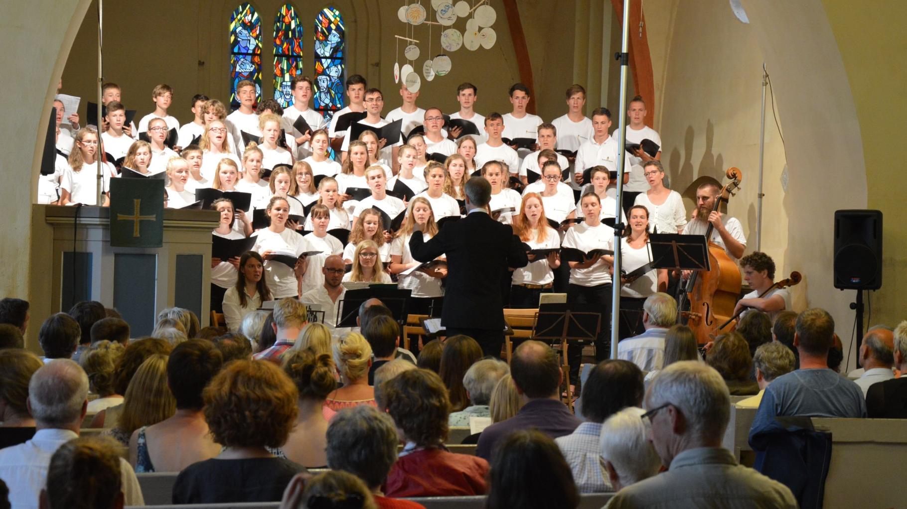 Rostocker Choralchor wandert von Ort zu Ort